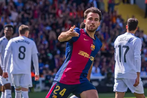 سبورت: برشلونة يمدد عقد إريك جارسيا حتى 2030